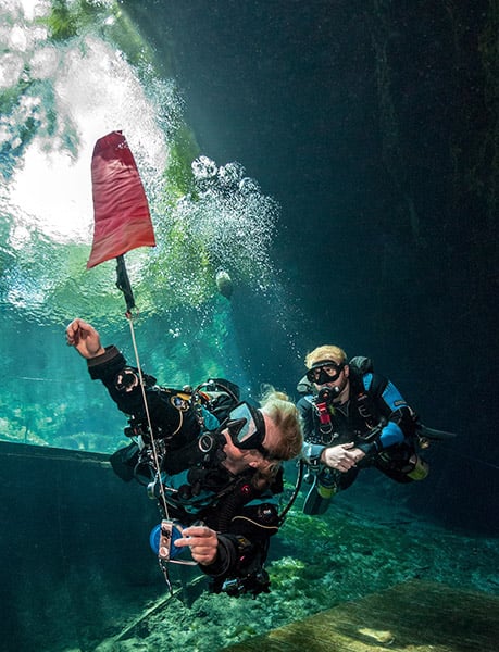 Sending up a DSMB on a PADI tec course