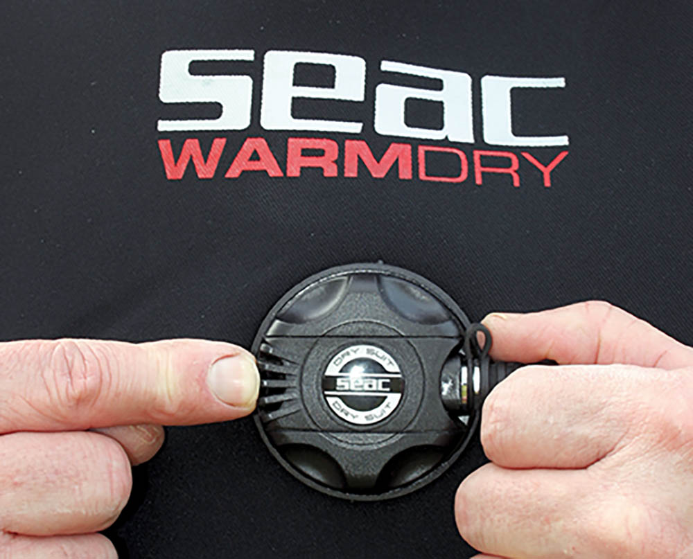 Side-push inflation valve on SEAC WarmDry