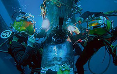 From subsea pipelines to rigs, platforms and vessels, the divers perform a wide range of duties including welding and inspection. The UIRU divers are on standby 24/7.