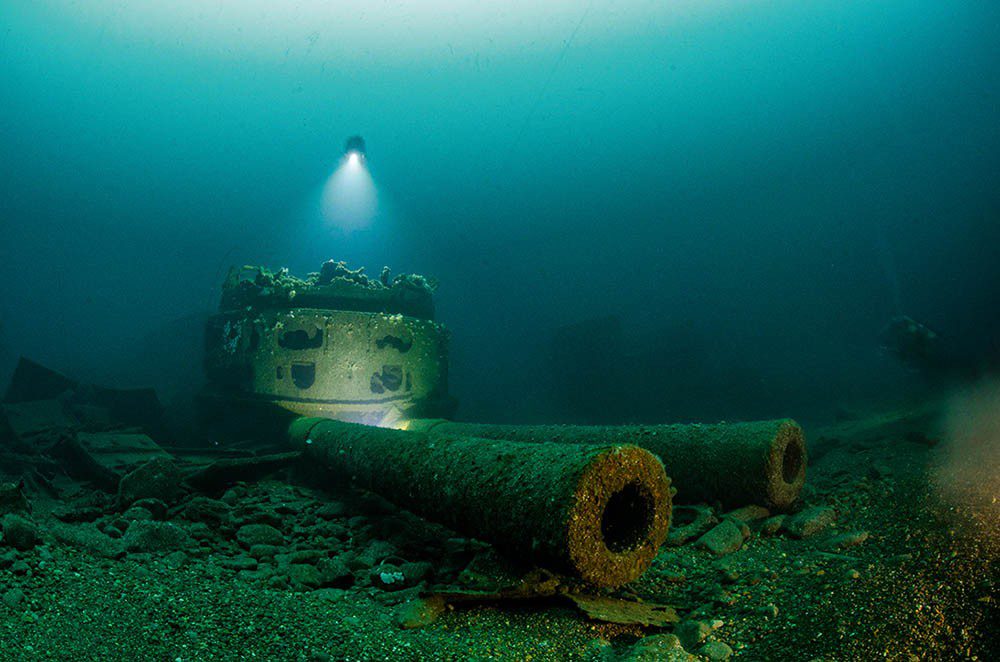 Audacious 號位於愛爾蘭馬林角 64m 處，是一艘 1914 年觸雷的無畏戰艦