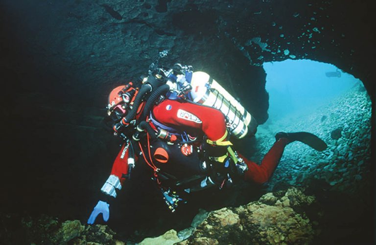Cave-diver Olivier Isler enters Doux de Coly in France in 1998 with his fully redundant RI 2000 semi-enclosed unit.