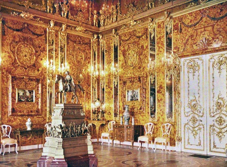 The Amber Room in the Catherine Palace in 1917. (Picture: Andrey Zeest)