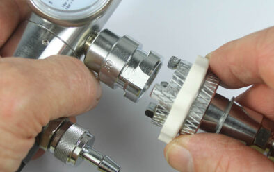 Demand-valve second-stage bayonet fitting – itulak at i-twist para i-lock.