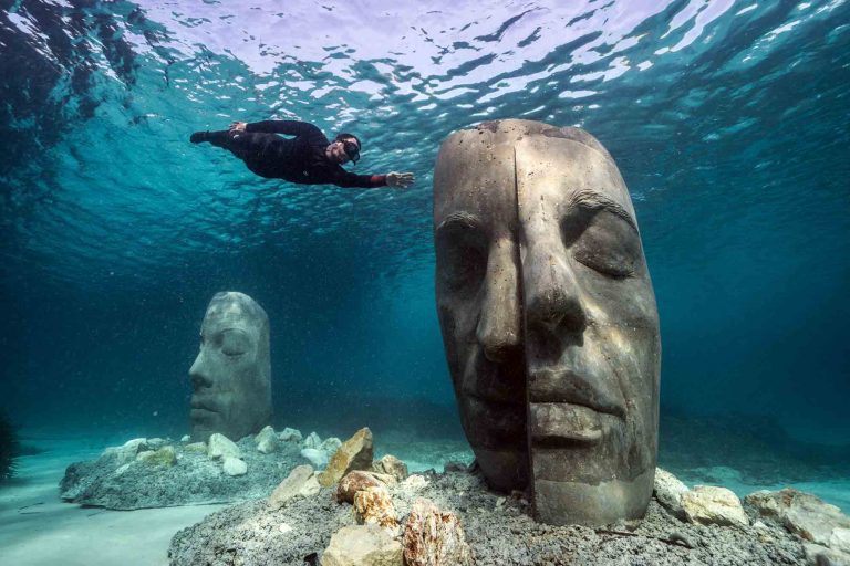 Picture: @jasondecairestaylor / underwatersculpture.com
