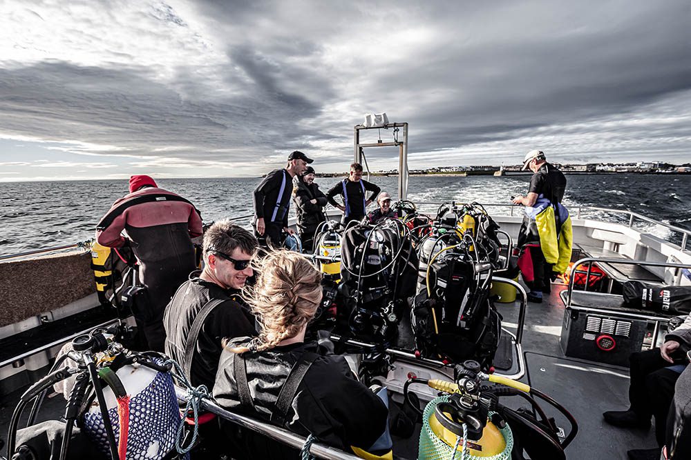 03221 Scena della barca da immersione Farnes