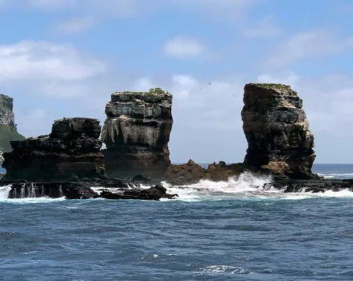 Diver landmark Darwin s Arch collapses