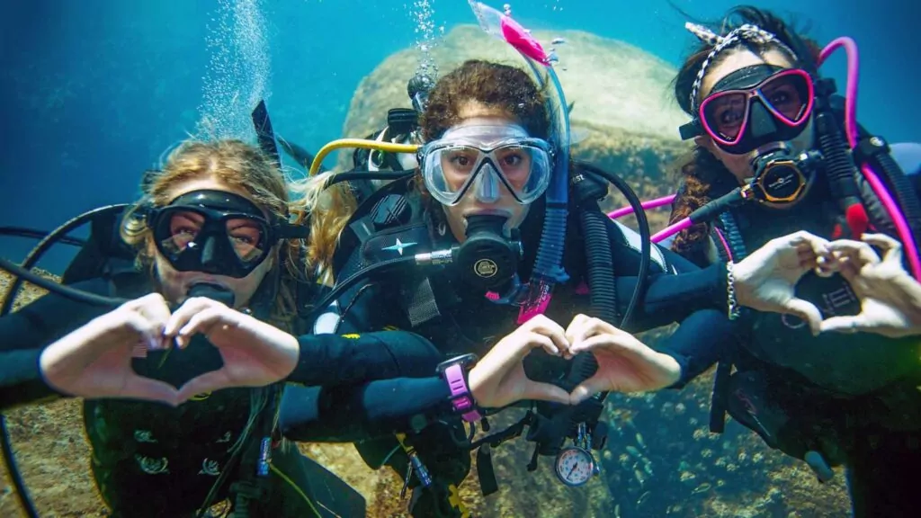 PADI’s romantic gift guide and 4 free eCourses