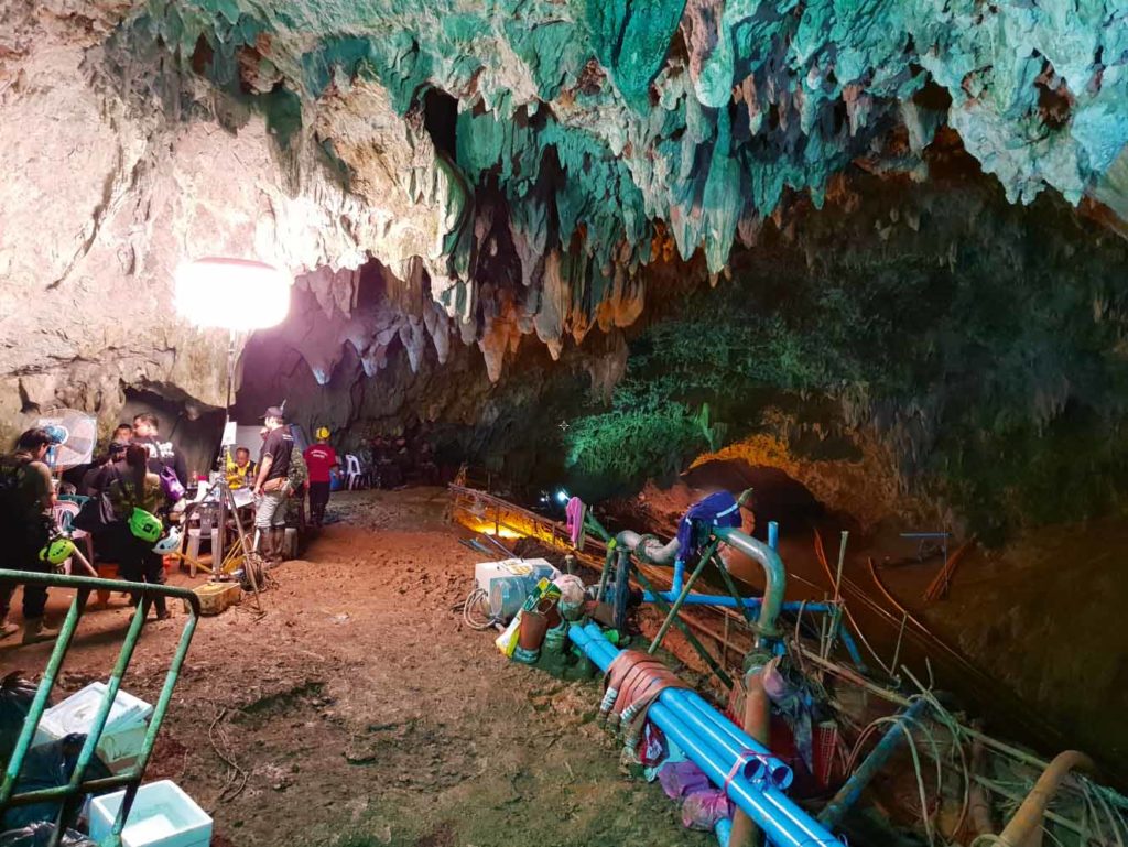  Rescuers inside the Tham Luang cave (Shutterstock).