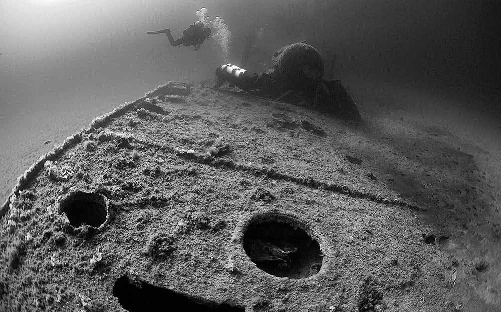 Wide view of diver on HMS Louis where it appears to have been cut for scrap (@troydive)