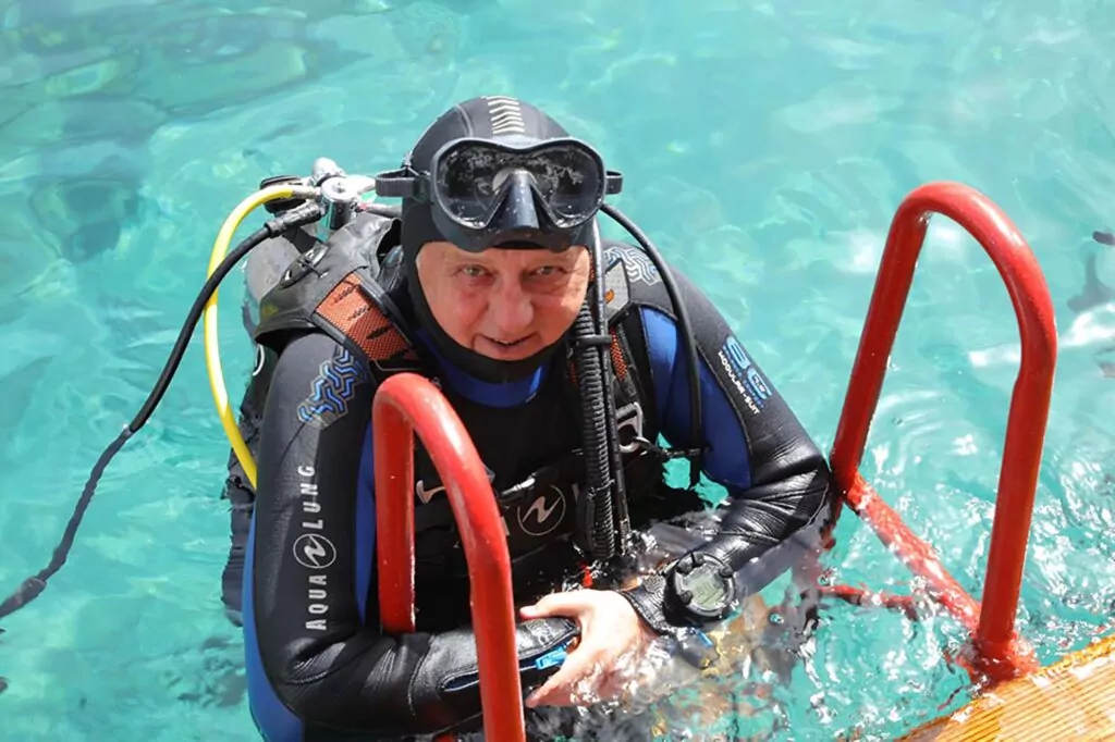 Mahmut Suner exiting the water