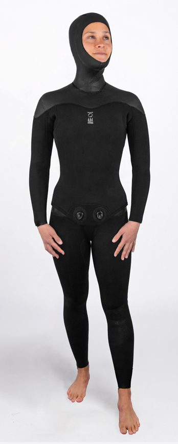 woman in RF2 freediving suit