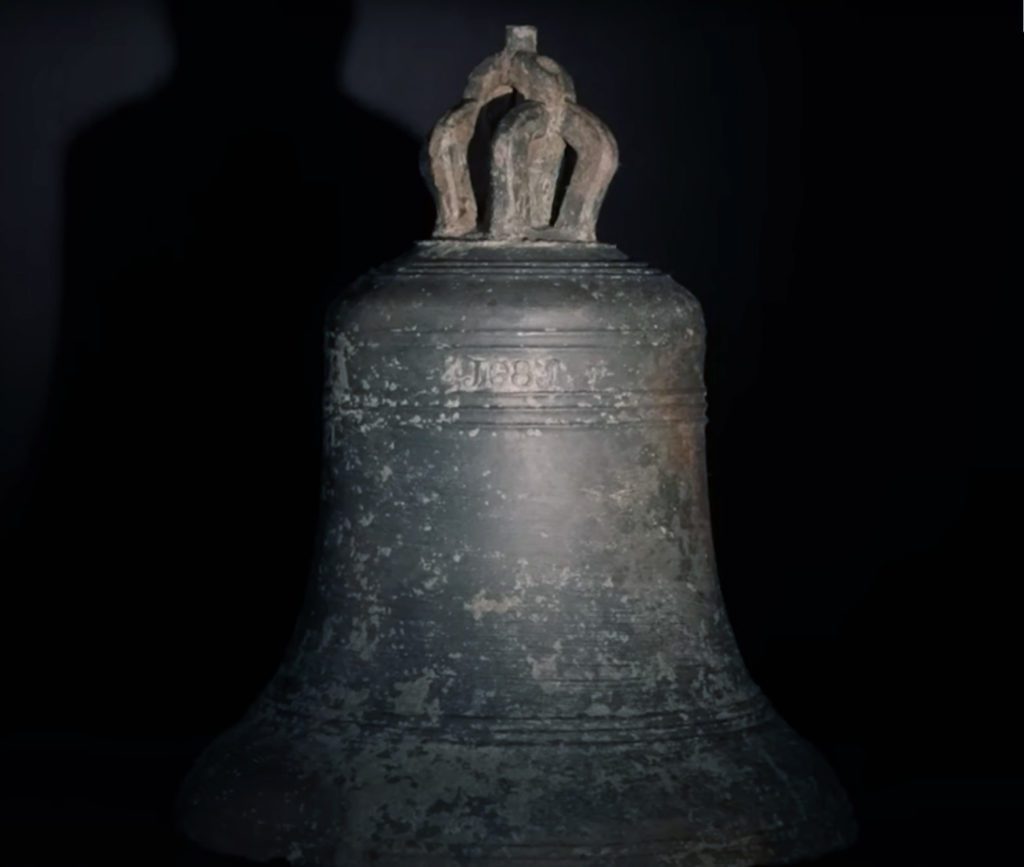 The bell of the Gloucester found by the brothers