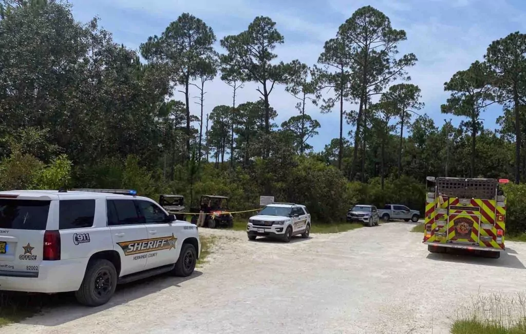 Servizzi ta’ emerġenza fis-sit tal-grotta ta’ Florida