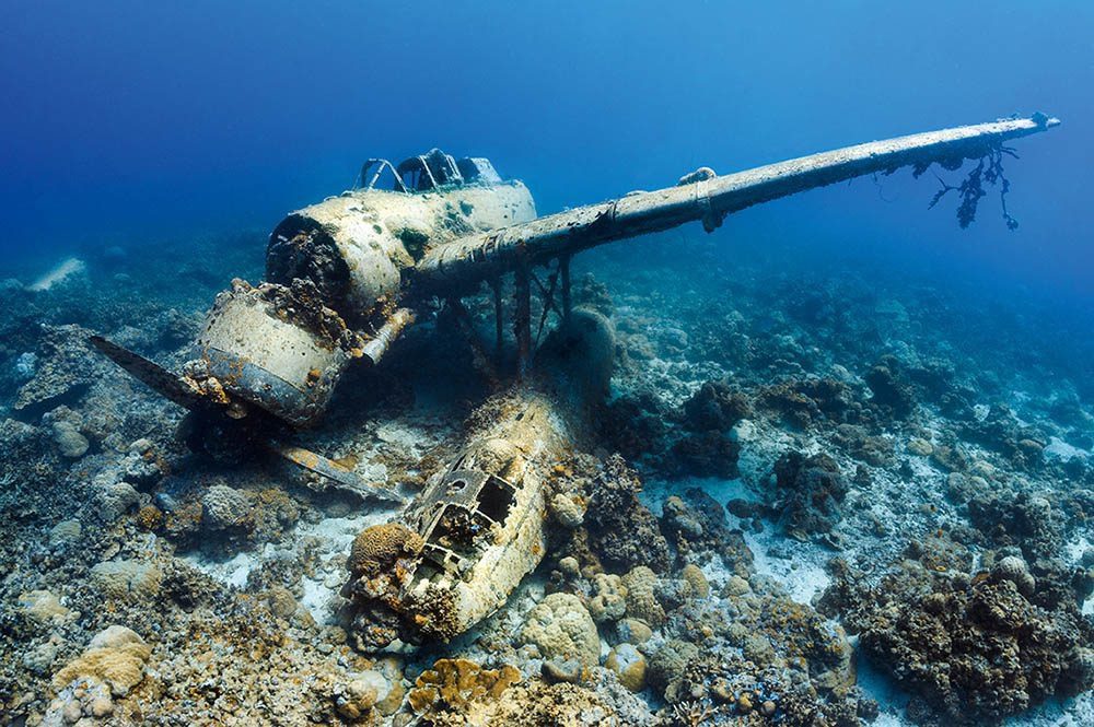 Hydroplán Jake je nejfotogeničtějším vrakem Palau a je ideální pro dostupné světlo a filtr. Foceno fotoaparátem Nikon D4 a Nikonos 13mm, pouzdro Subal, magický filtr. 1/125 @ f/14, ISO 400.