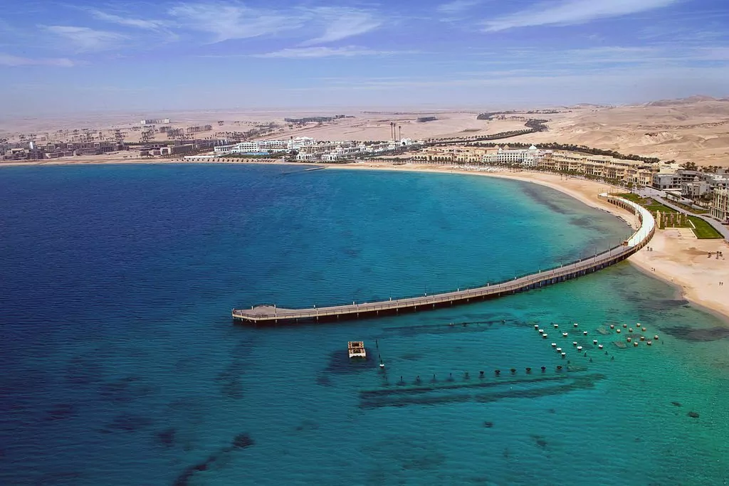 Ionsaí siorcanna trá Hurghada