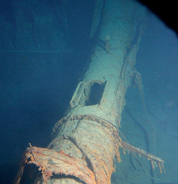 Fallen main mast, showing the lookout's door and the remains of the crow's nest below it