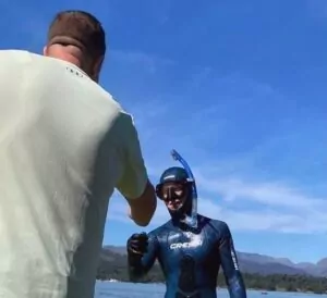 Handing over the missing ring