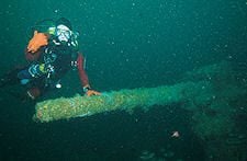 The main 105mm gun at the stern.