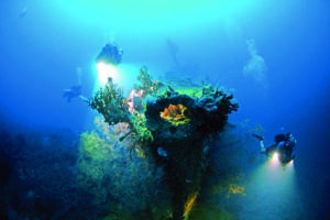 Exploring the shipwreck of USS Arron Ward