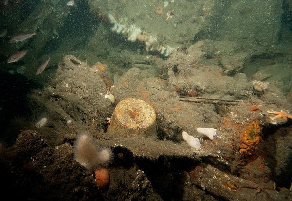 earthenware pot in the stern, possibly the galley area