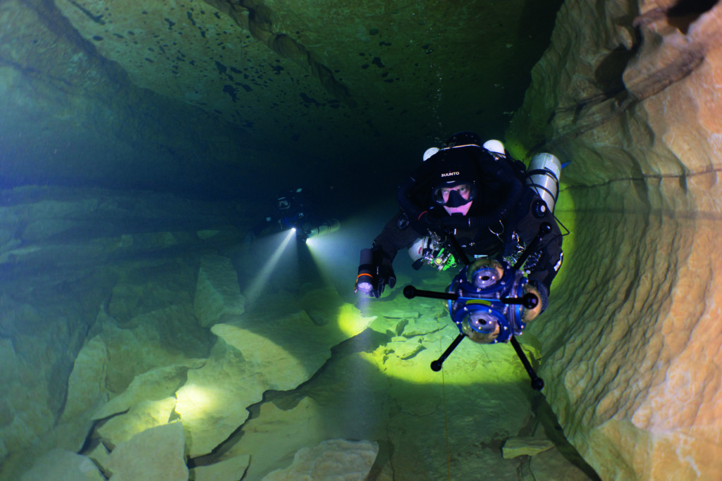 Cave-diver with camera in Ressel