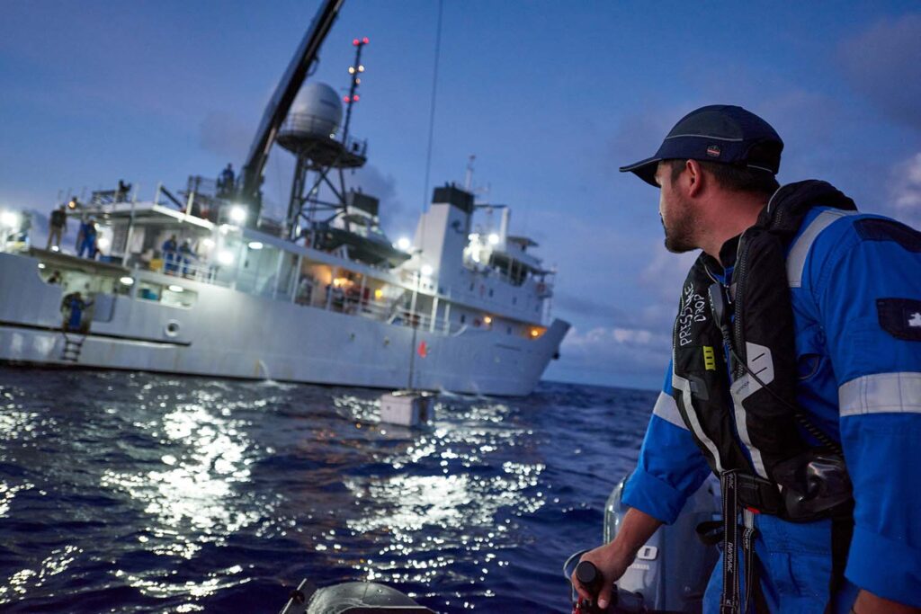 I primi esseri umani si immergono nelle profondità oceaniche del Giappone