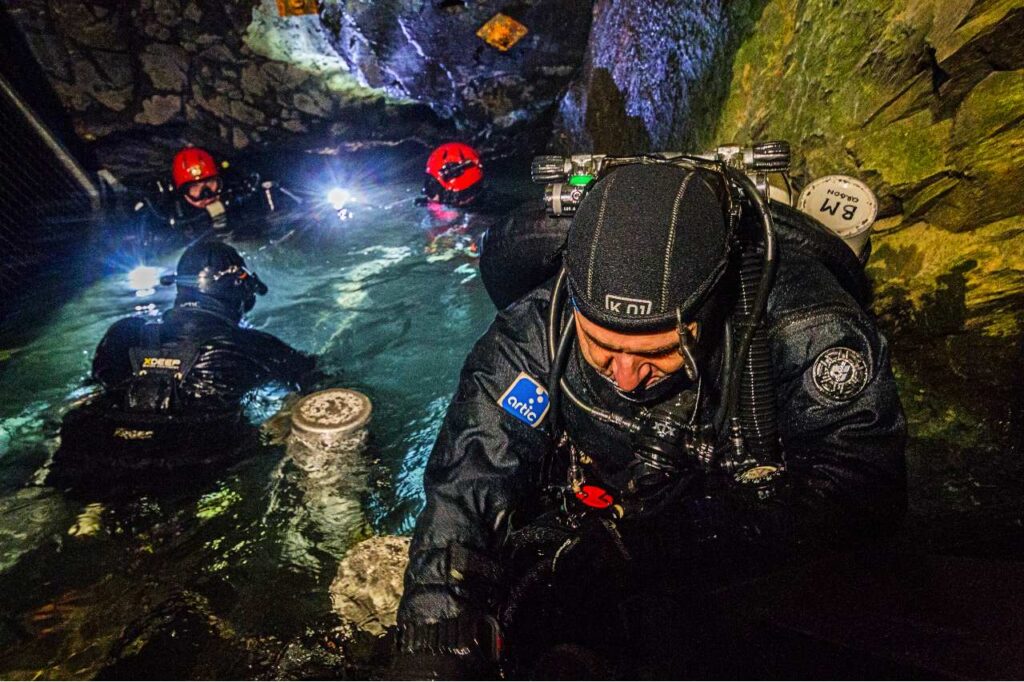 Dive mining in the slate museum