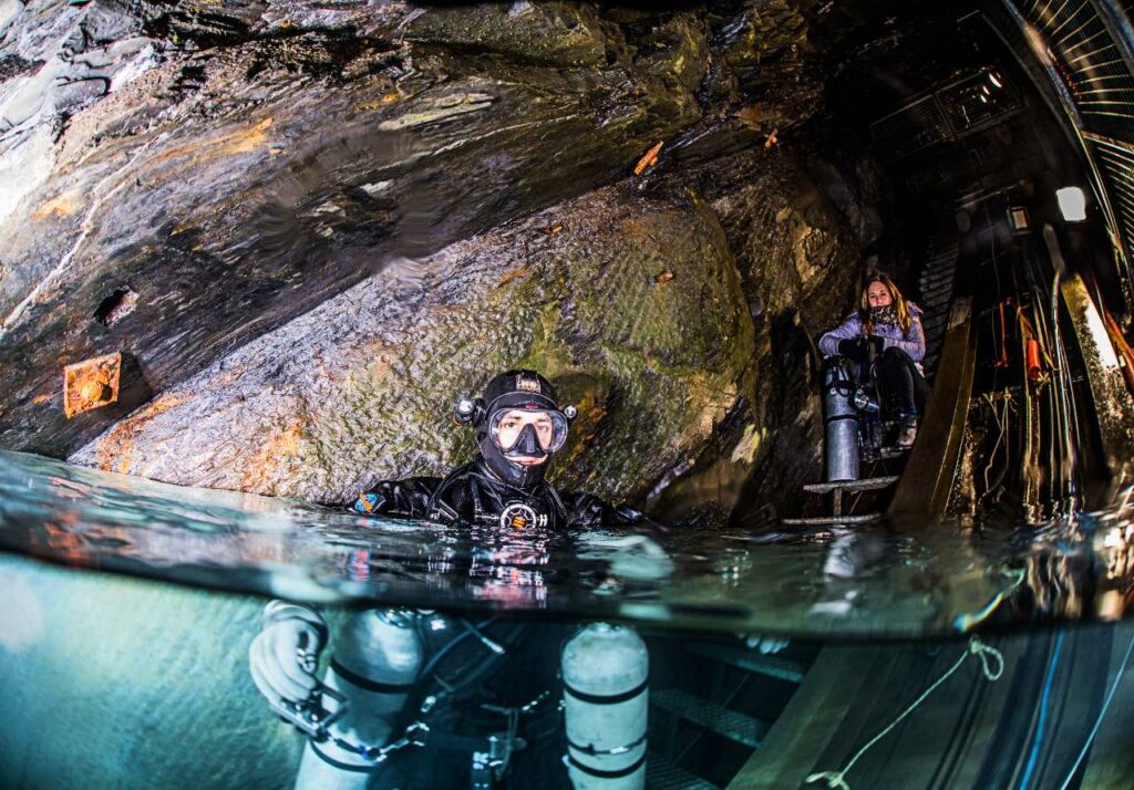 Dive mining in the slate museum