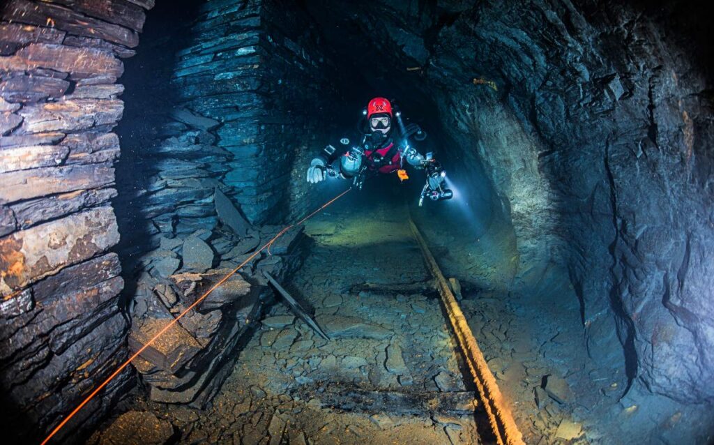 Dive mining in the slate museum