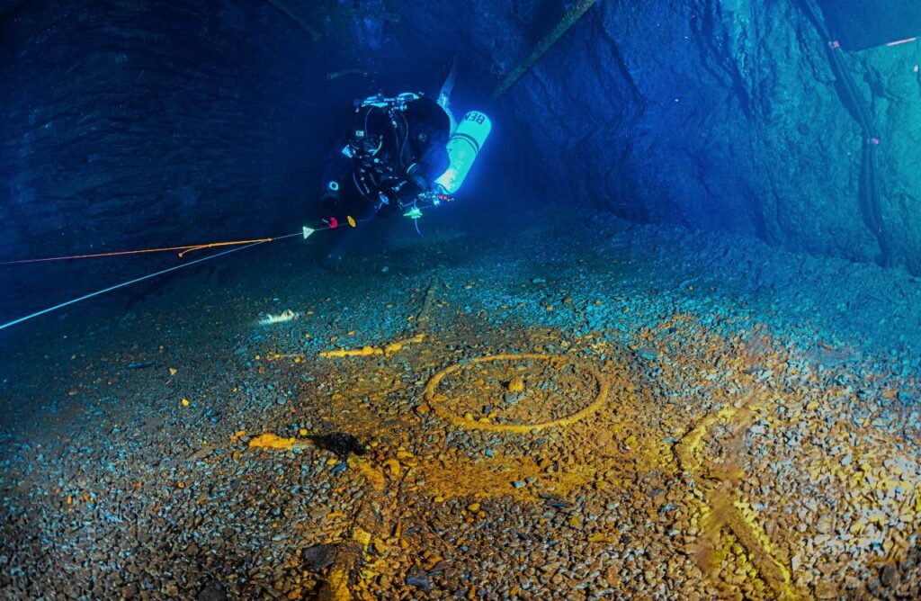 Dive mining in the slate museum