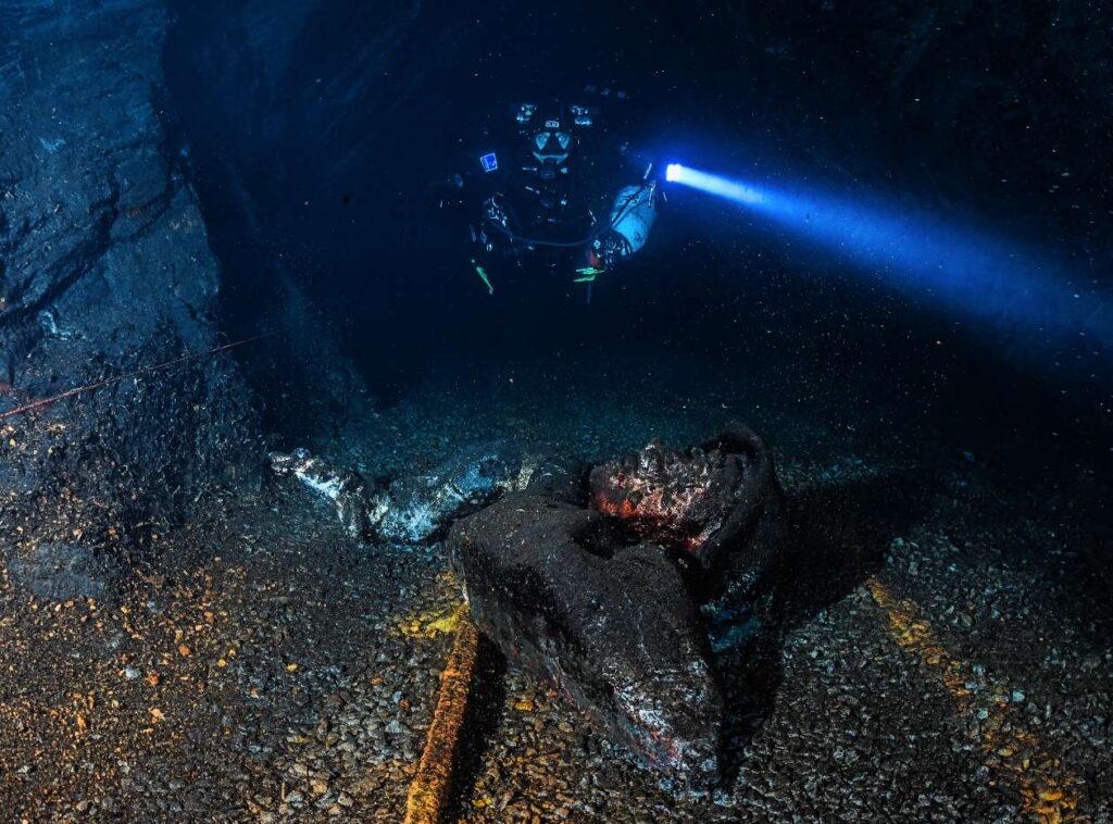 Dive mining in the slate museum