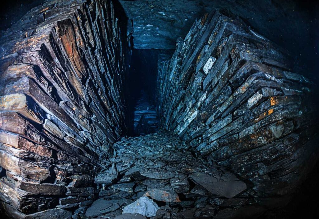 Dive mining in the slate museum