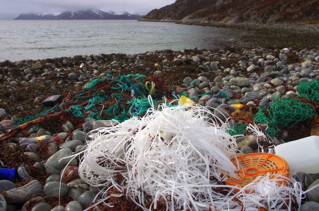 Contaminación por artes de pesca (Bo Eide / CSIRO)