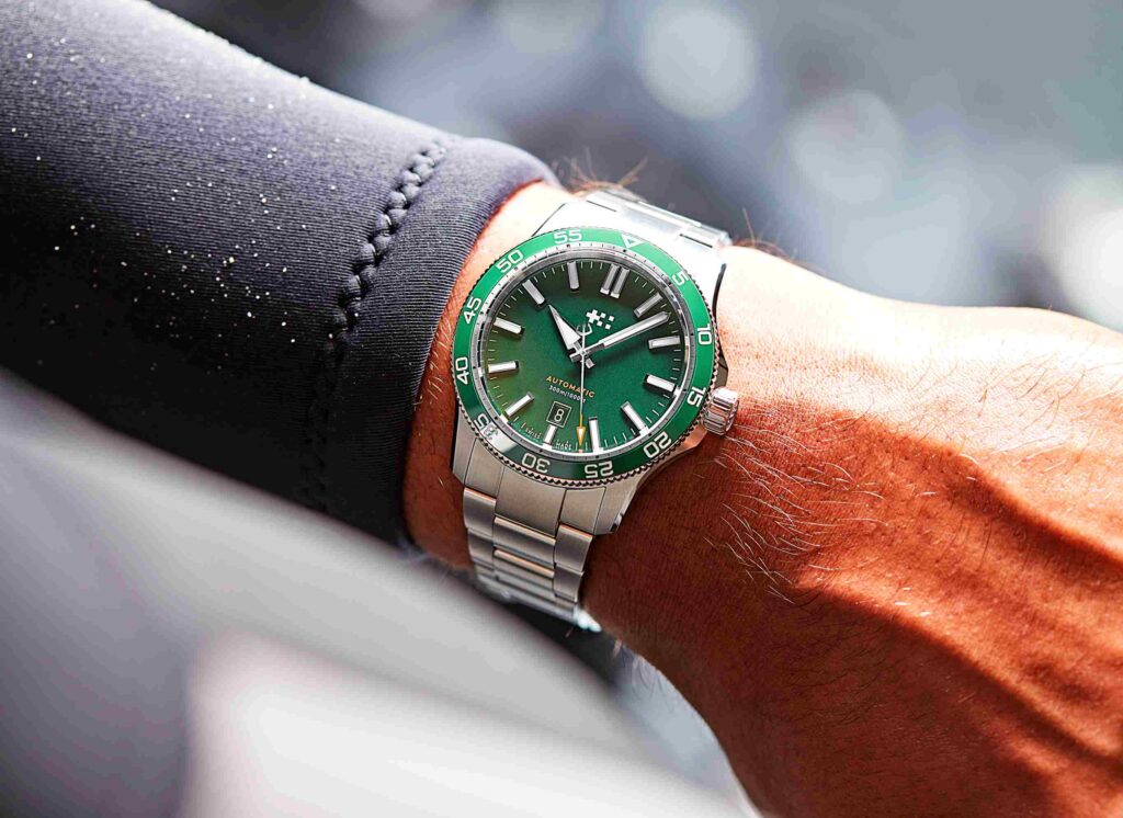 Umpan balik penyelam merancang Christopher Ward C60 Trident Pro 300