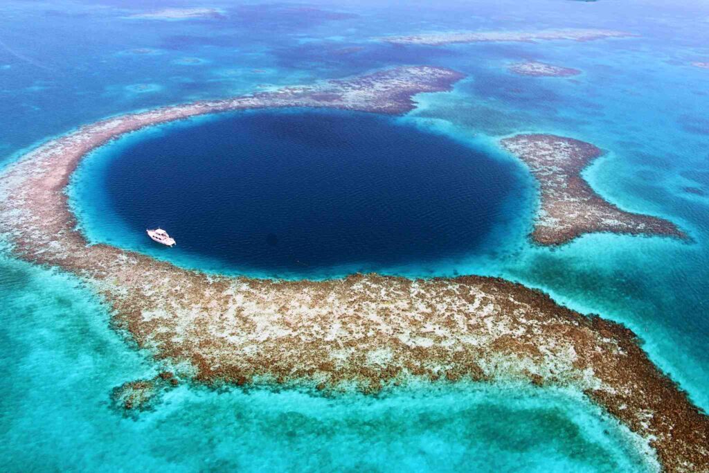 Lubang Biru Belize (Seann McAuliffe)