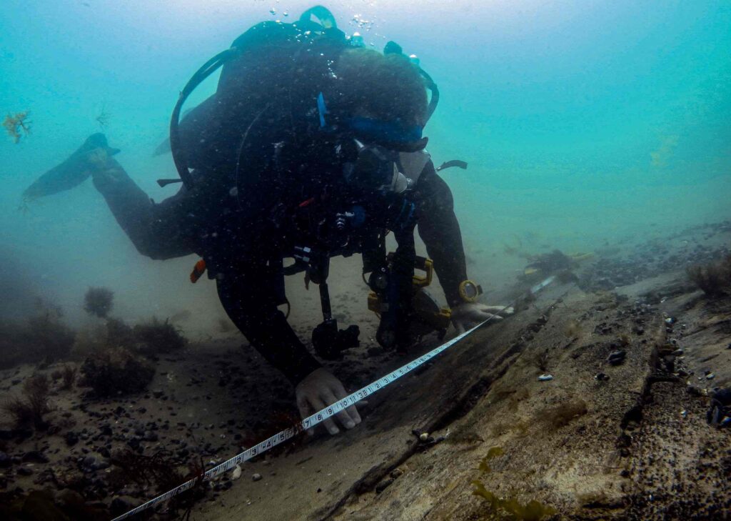 Le HMS Invincible dans le Solent a été désigné épave protégée en 1980 (PWA)