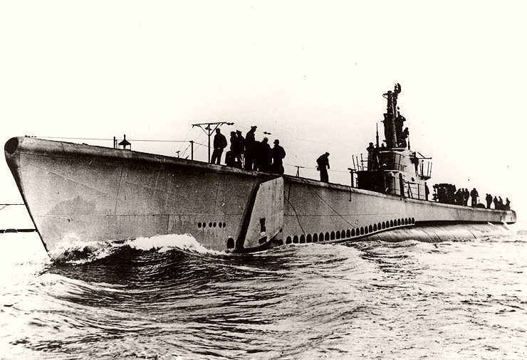 USS Lagarto during trials in 1944