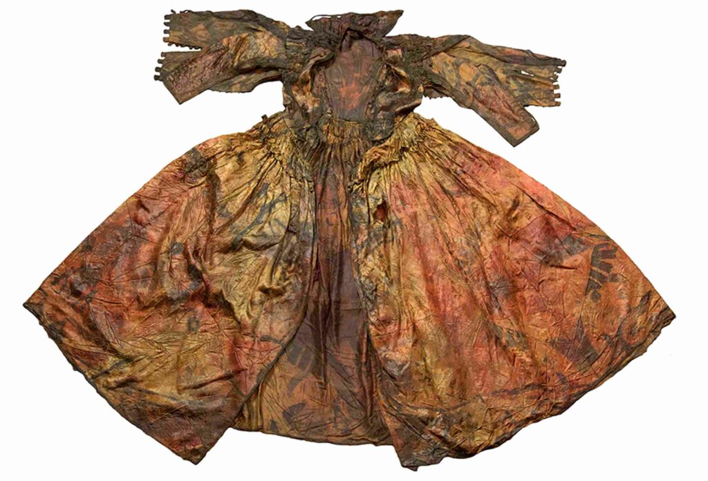Wedding dress – textiles are usually the first to perish on shipwrecks (Museum Kaap Skil)