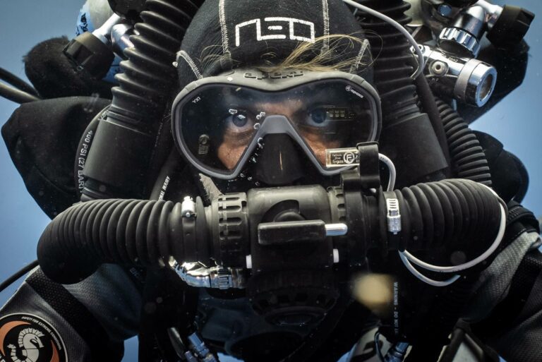 Fathom rebreather diver in Cozumel, Mexico (SJ Alice Bennett)