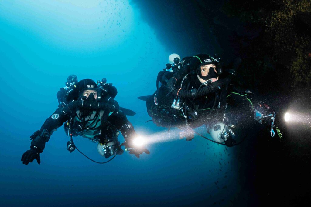 Buceadores con rebreather en el Mediterráneo