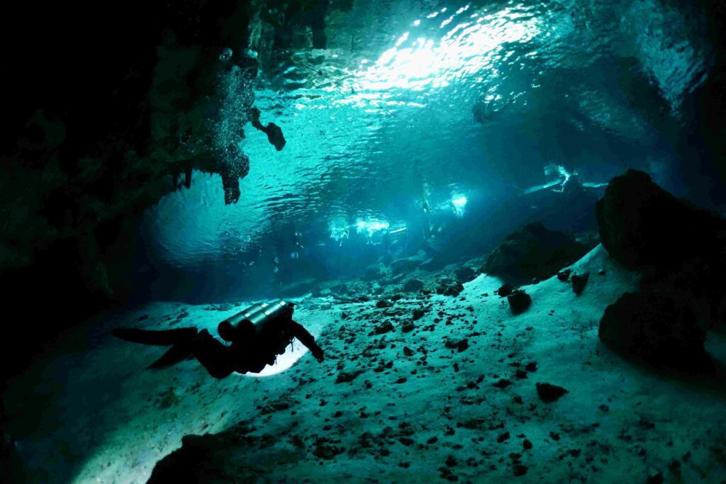 Cenote diving (Kathy Hughes)