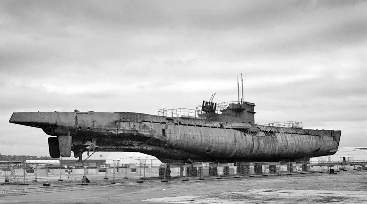 Ang U-boat na U-534 na nakadisplay sa Woodside Ferry Terminal