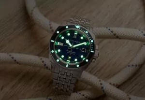 Spinnaker watch showing luminosity