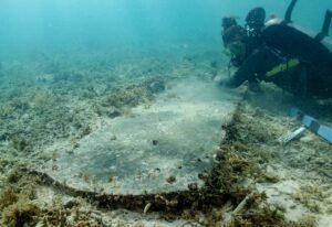 A diver examines the headstone (C Sproul / NPS)