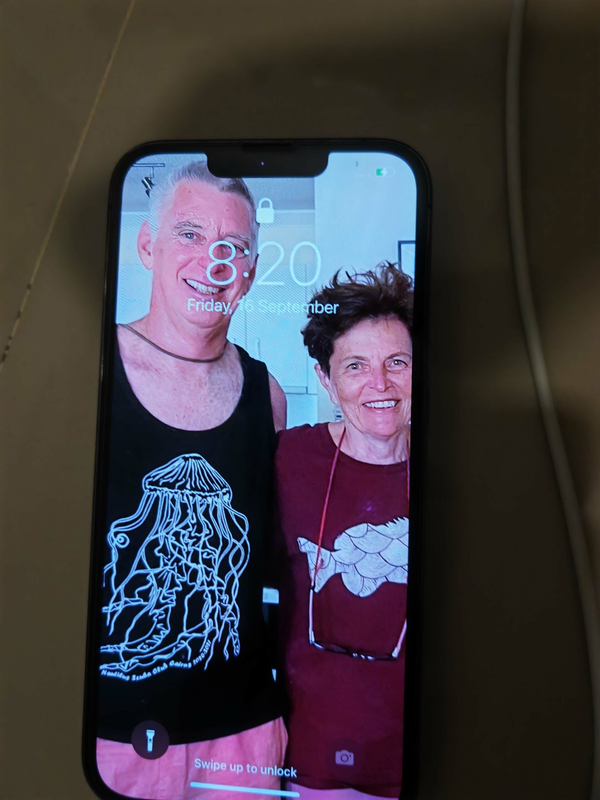 Telefoon overleeft 5 maanden onder water in een Sealife-behuizing 2 Telefoon overleeft 5 maanden onder water in een Sealife-behuizing