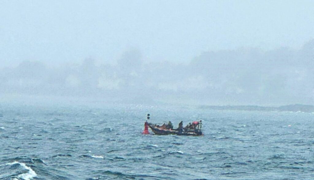 Das Bombenräumtaucherboot der Royal Navy (Polizei von Guernsey)