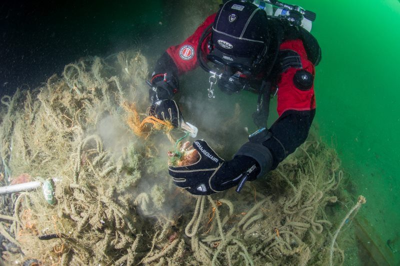 Freeing crustaceans can be tricky (Ghost Fishing UK)