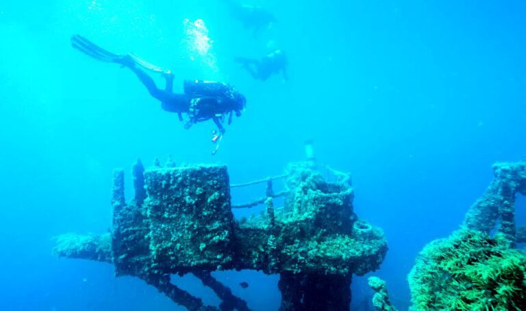 Diving on ex-HMAS Hobart wreck (Government of South Australia)