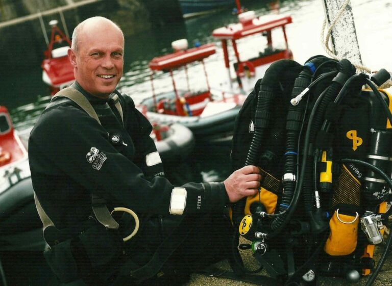Rod Macdonald, forfatter til den udvidede Dive Truk Lagoon