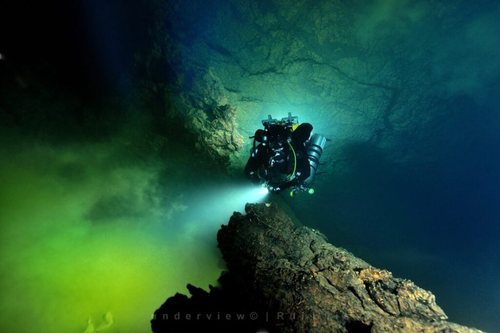 “Space Space” – Almonda Spring in  Portugal (Rui Luís)